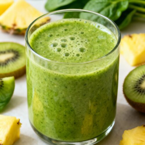 Green Detox Smoothie with Spinach, Kiwi, and Pineapple